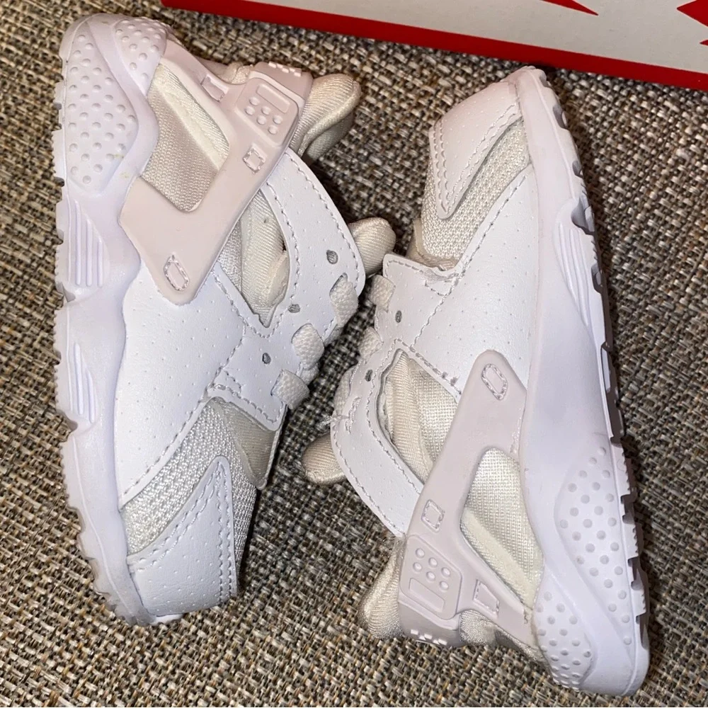 Kids Nike Huarache shoes size 5c - Picture 4 of 7